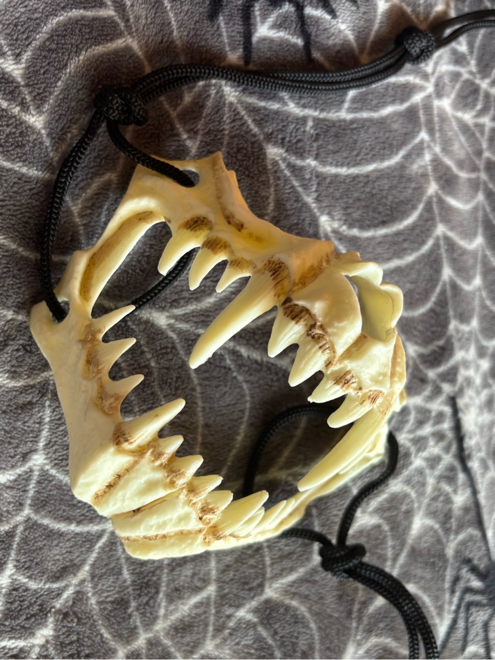 1PC Beige Simulated Tiger Tooth Horror Mask